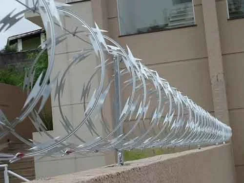 Instalação de cerca concertina